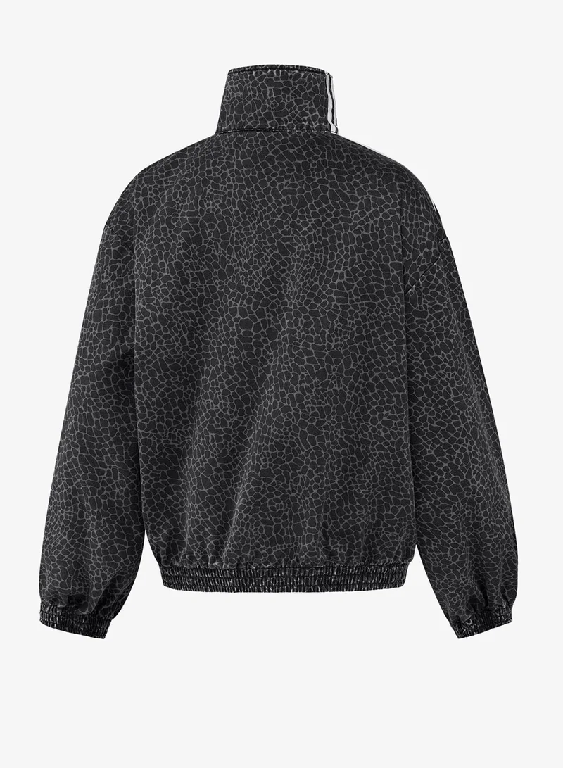 اديداس اوريجينالز جاكيت جينز كبير بطبعة طائر النار